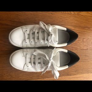 Vince white sneak size 5.5